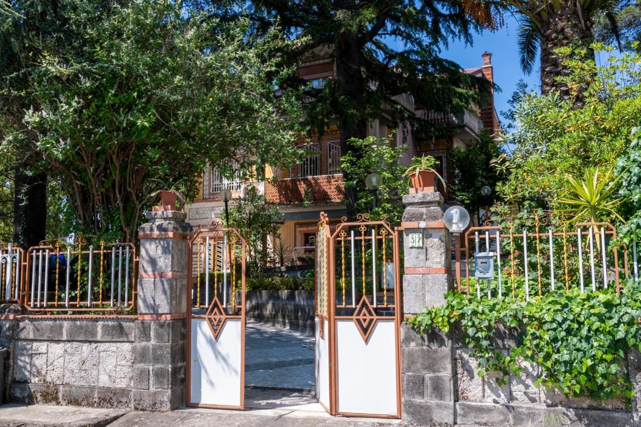 Casa Vacanze Gioia Трекастани Екстериор снимка
