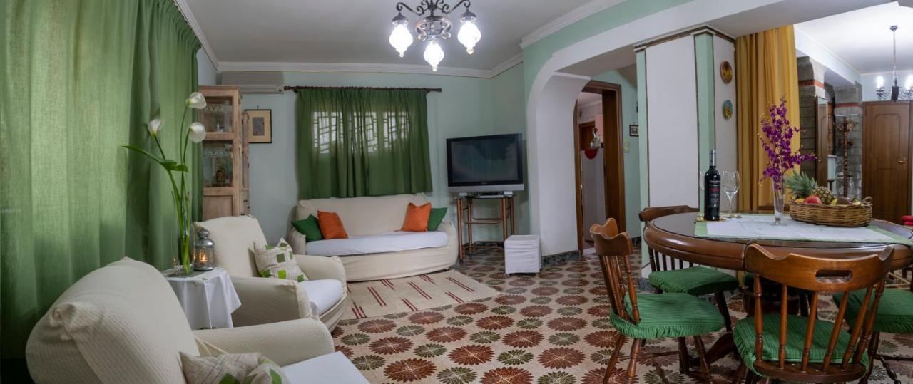 Casa Vacanze Gioia Трекастани Екстериор снимка